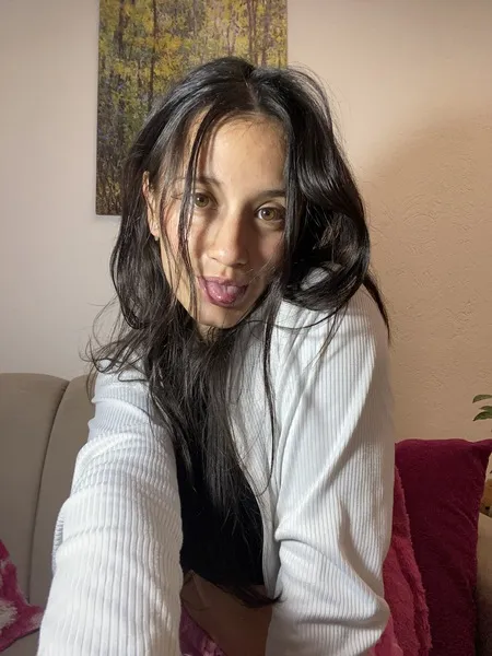 Live sex webcam photo for Kimyrosse #7115159