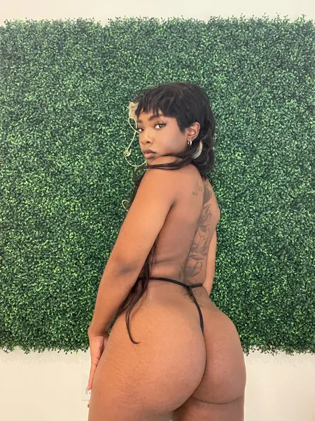 Live sex webcam photo for TheIzzyAda #5678561