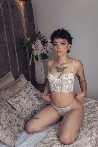 Live sex webcam photo for EmmaBianco #4023925