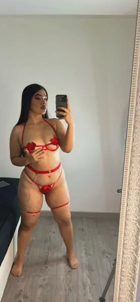Live sex webcam photo for EmmaBecket19 #4060801