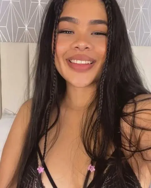 Live sex webcam photo for EmmaBecket19 #4060802