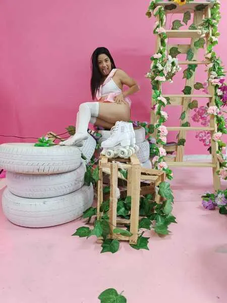 Live sex webcam photo for CharlotteJules #4188901