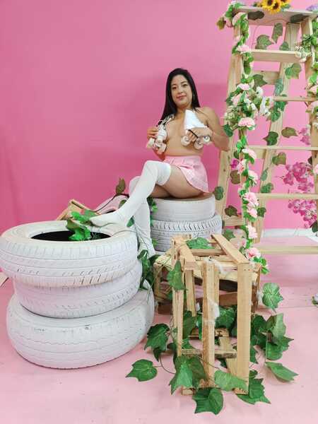 Live sex webcam photo for CharlotteJules #4188899