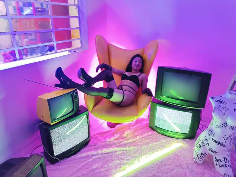 Live sex webcam photo for CharlotteJules #4188897