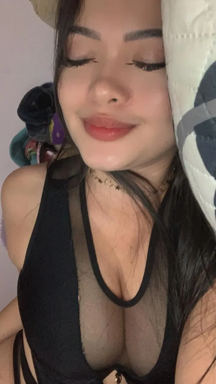 Live sex webcam photo for sweetybombom #7838701