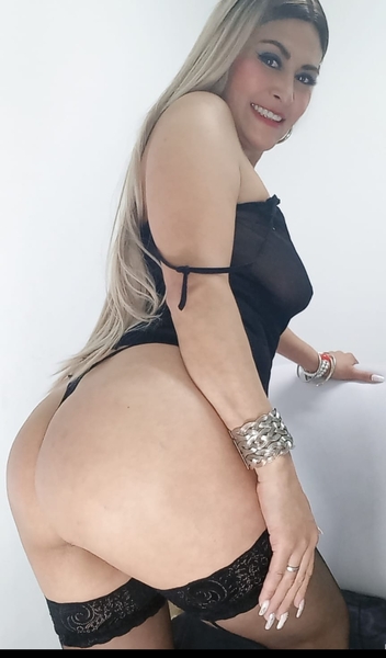 Live sex webcam photo for AnaSquirtHot #6203640