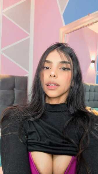 Live sex webcam photo for ZafiiroBluee #5567606