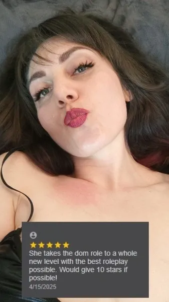 Live sex webcam photo for MissViyolet #7904663