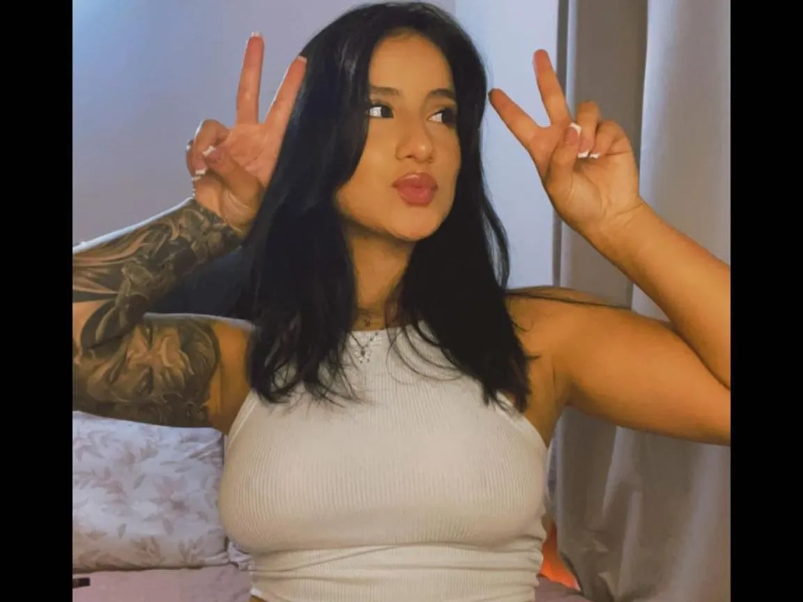 Live sex webcam photo for MayaCute018 #5846287