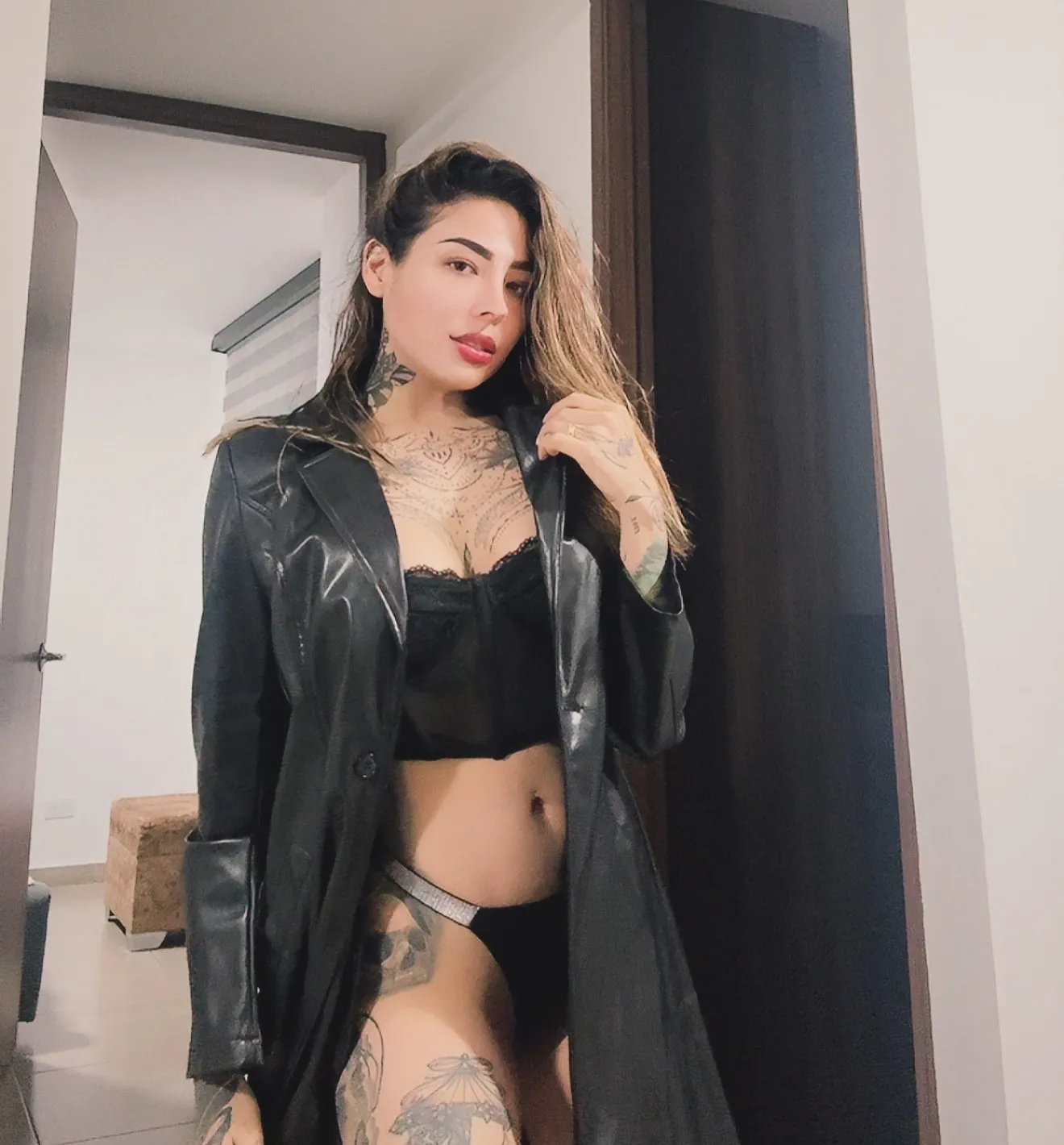 Live sex webcam photo for EmiliMontero #8025579