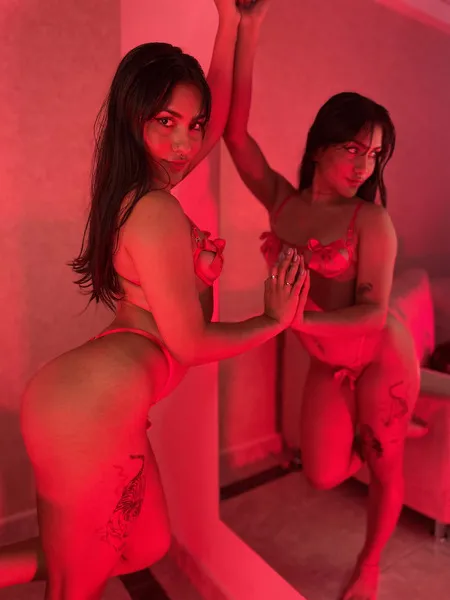 Live sex webcam photo for NikyeLuan #5656318