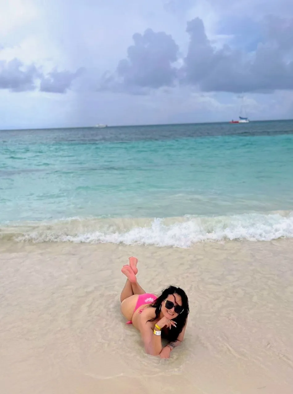 Live sex webcam photo for AdeleMour #7818639