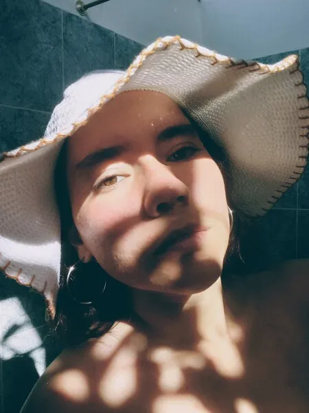 Live sex webcam photo for SharonThorne #5591186