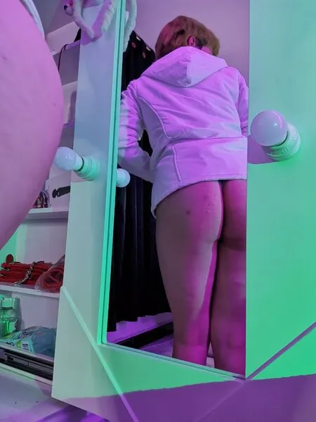 Live sex webcam photo for Leep18 #4131115