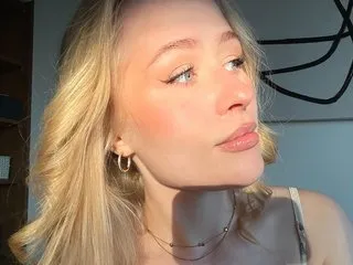 Live sex webcam photo for JuliaJue #7039402