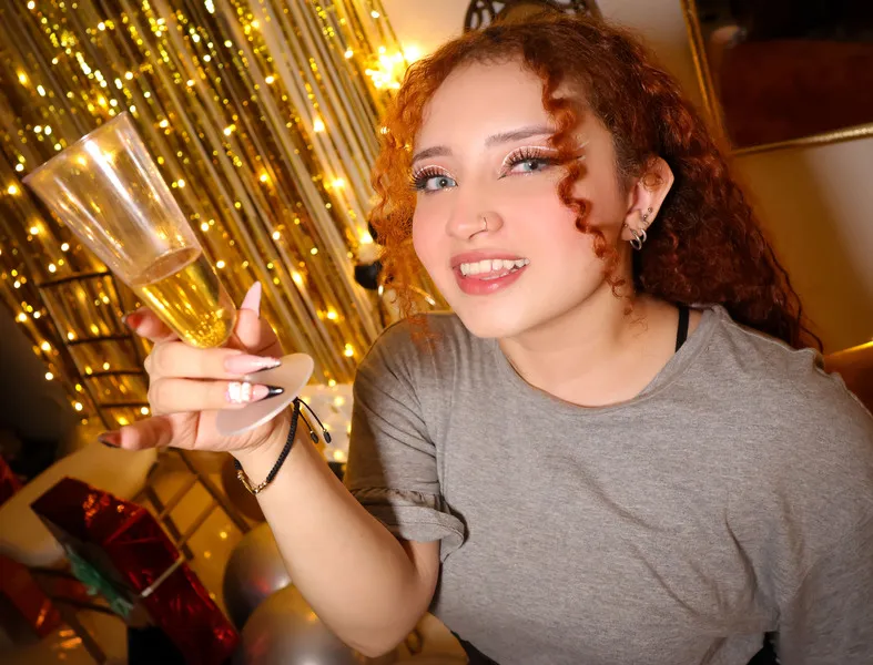 Live sex webcam photo for TracieLowe #6105824