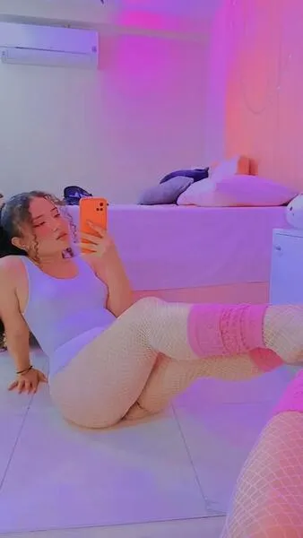 Live sex webcam photo for TracieLowe #4229923