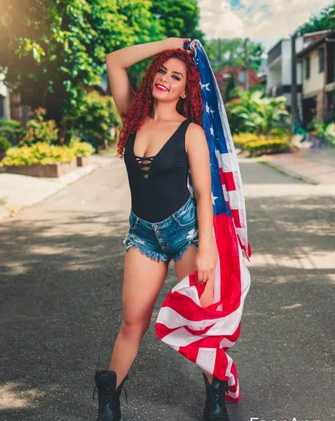 Live sex webcam photo for ElectraVibes #5402859