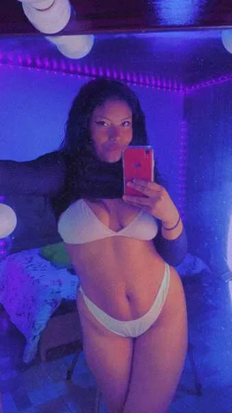 Live sex webcam photo for EmmaClaak #6327258