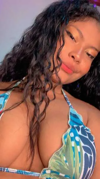 Live sex webcam photo for EmmaClaak #6327256