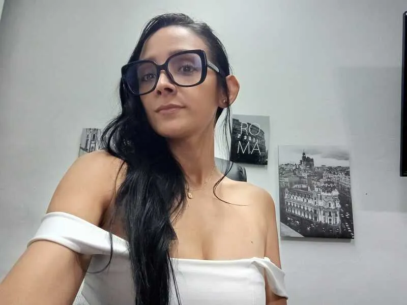 Live sex webcam photo for AriiagnaGrande18 #5555862