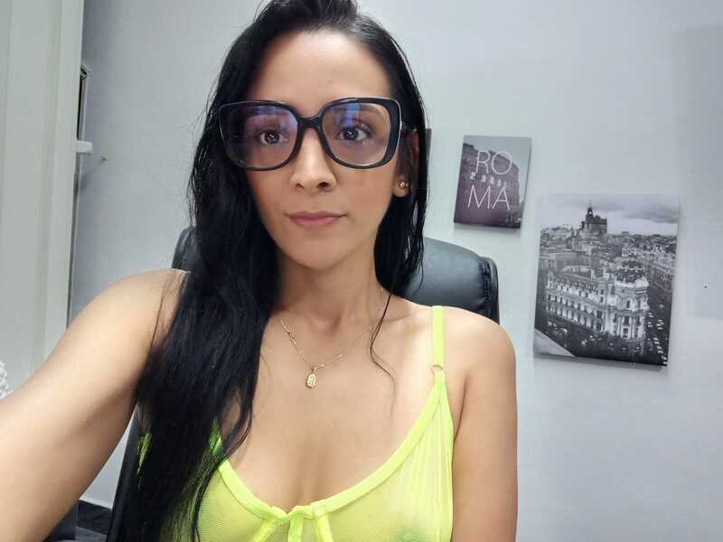 Live sex webcam photo for AriiagnaGrande18 #5560493