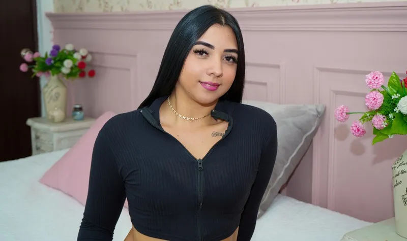 Live sex webcam photo for LaurenRoux #4203624