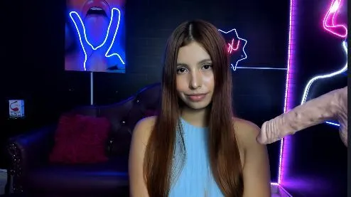 Live sex webcam photo for LOLAABLOOM #5322636