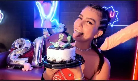 Live sex webcam photo for LOLAABLOOM #5322649