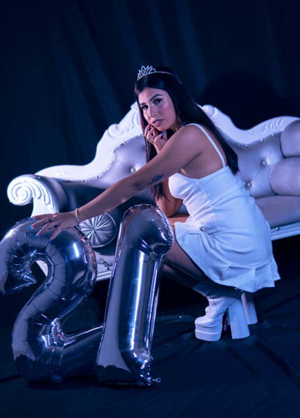 Live sex webcam photo for LOLAABLOOM #4208608