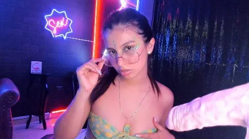 Live sex webcam photo for LOLAABLOOM #5322646