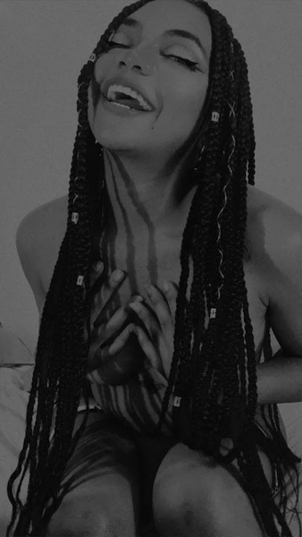 Live sex webcam photo for MoniekBrotons #4183491