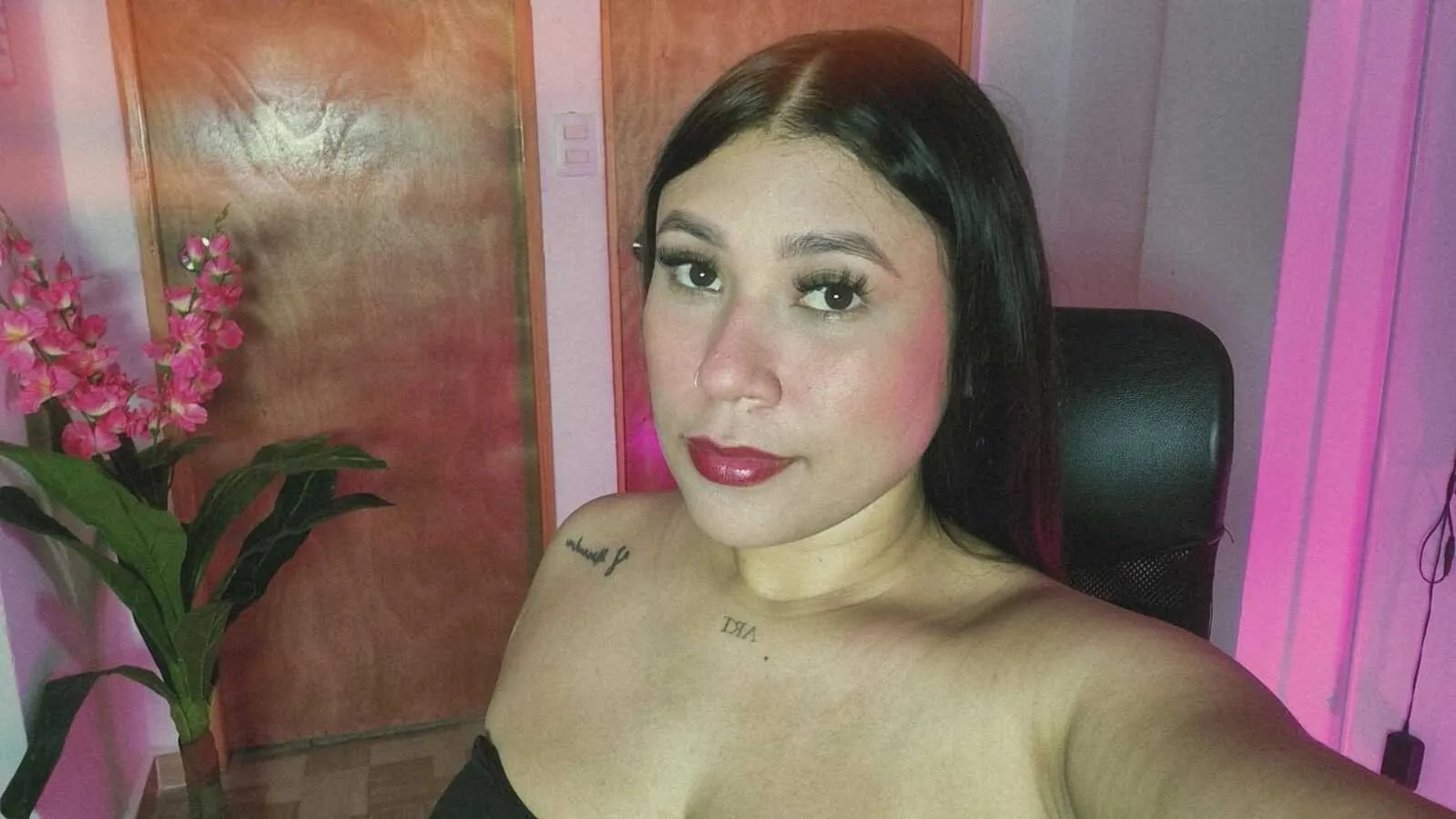 Live sex webcam photo for alexiarossee #7965657