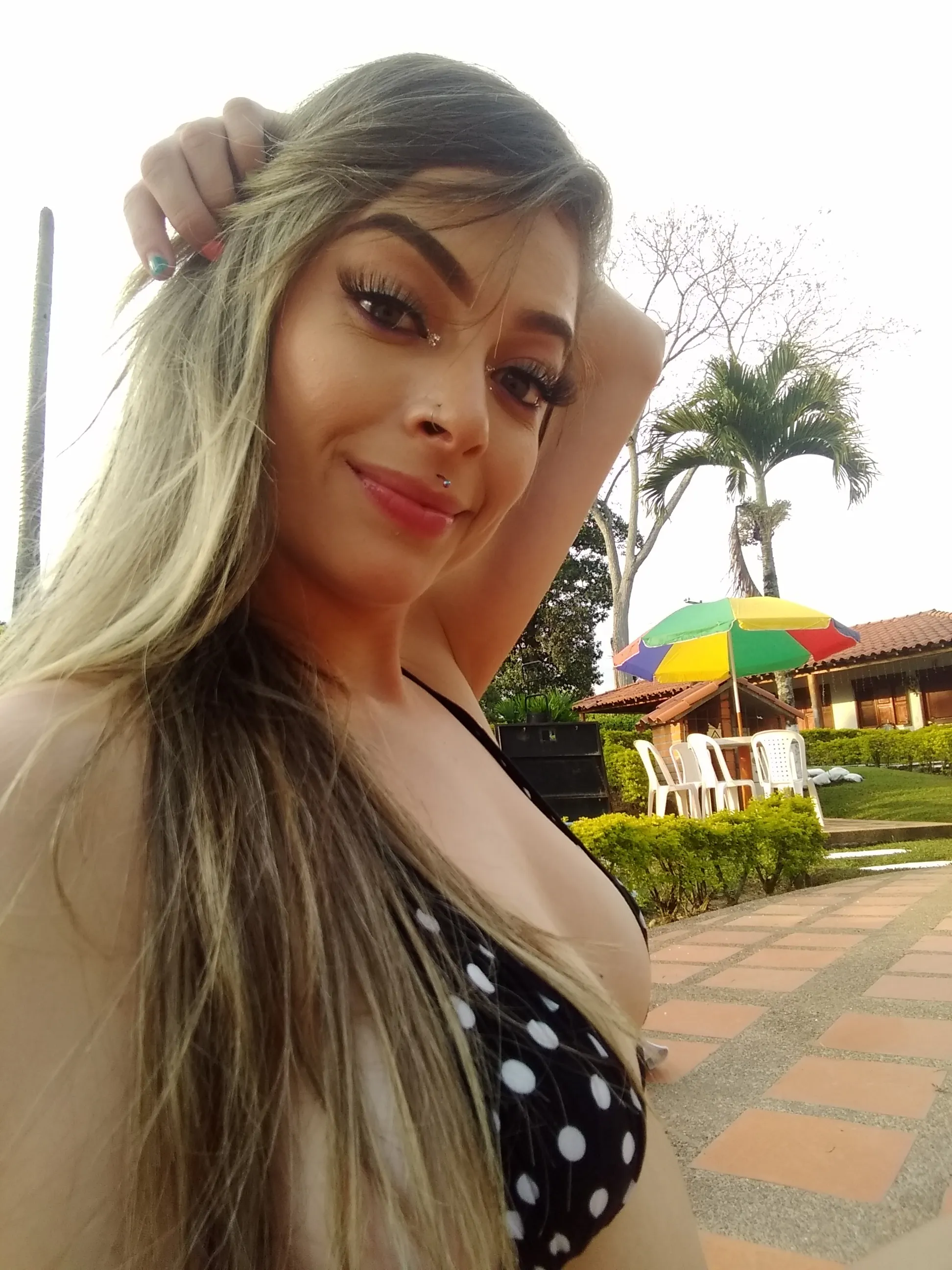 Live sex webcam photo for ChloeMackenziee #7913188