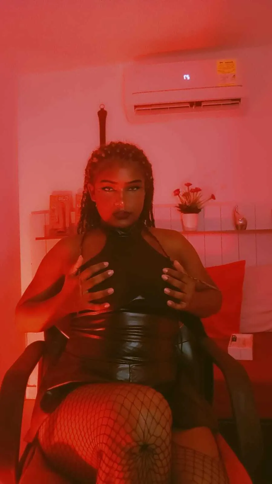 Live sex webcam photo for NikitaKm #7955242