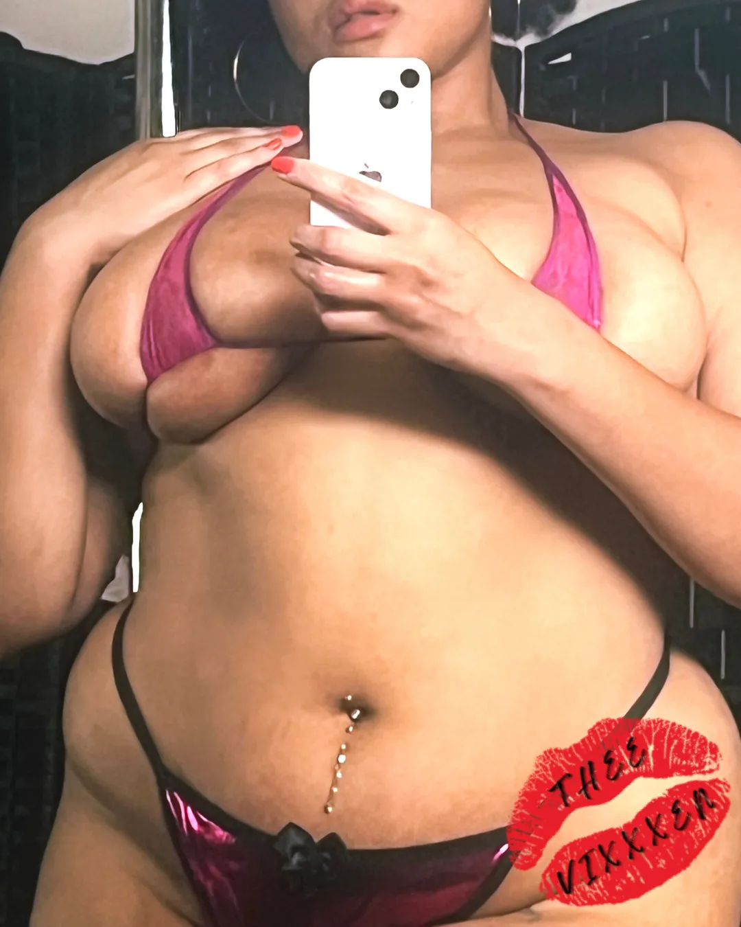 Live sex webcam photo for TheeVixxxen #8190341
