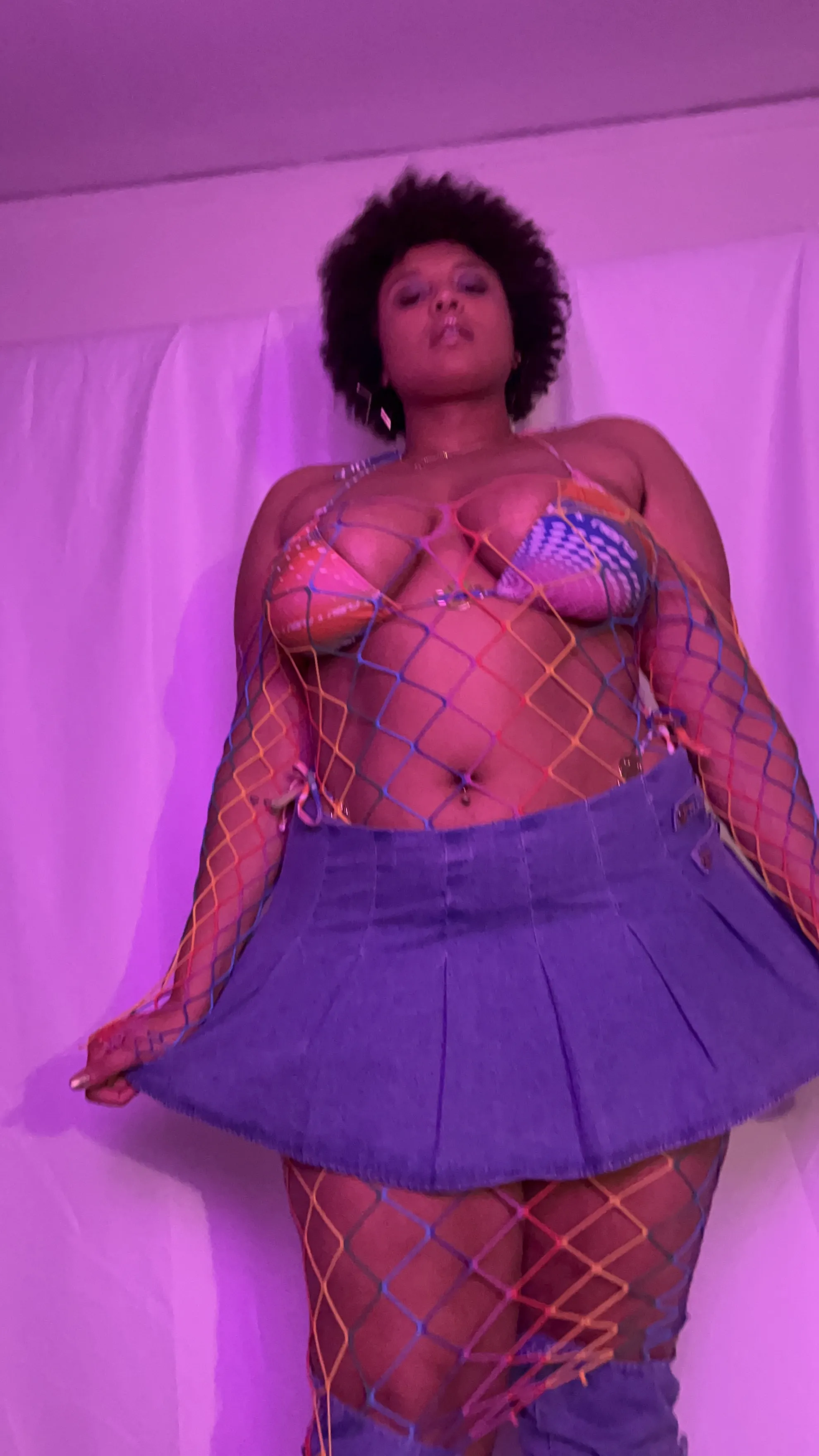 Live sex webcam photo for TheeVixxxen #8190342
