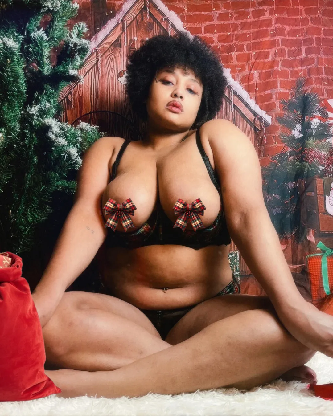 Live sex webcam photo for TheeVixxxen #8230829