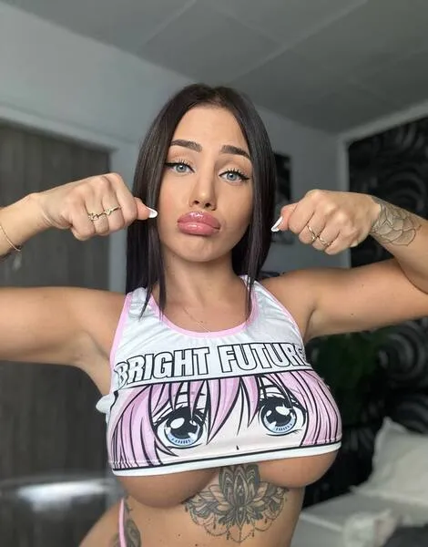 Live sex webcam photo for Hazell24 #6140955