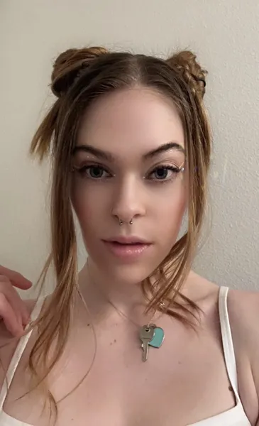 Live sex webcam photo for MissRaina #5372336