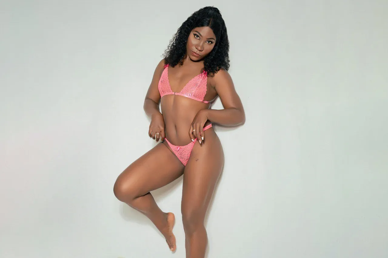 Live sex webcam photo for LunaLuvx #7116514