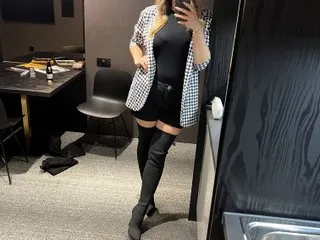 Live sex webcam photo for TittieTia19 #6940901