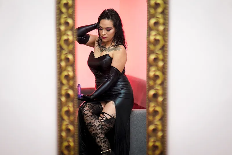 Live sex webcam photo for SashaSstone #6069663