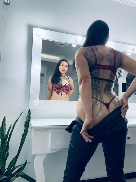 Live sex webcam photo for SashaSstone #6069888