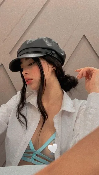 Live sex webcam photo for MiaaCasstro #4237339