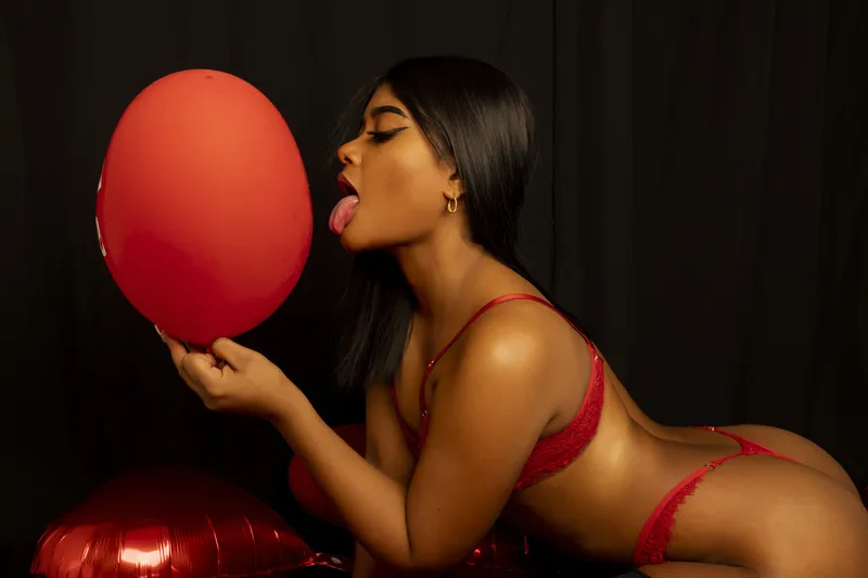 Live sex webcam photo for CarolineRouxss #4199779