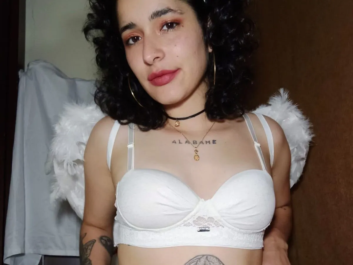 Live sex webcam photo for GrettaKinnky99 #4224059