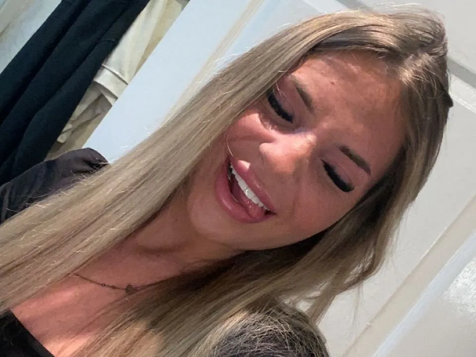 Live sex webcam photo for Evaparkerx #4205092