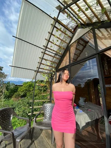 Live sex webcam photo for zarasquirt18 #4223570