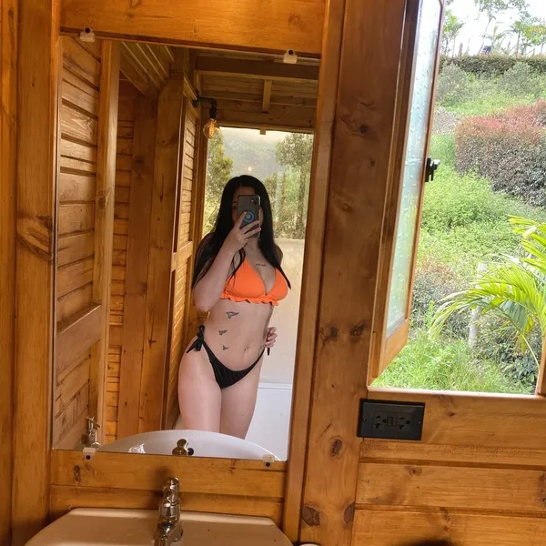 Live sex webcam photo for zarasquirt18 #6286294